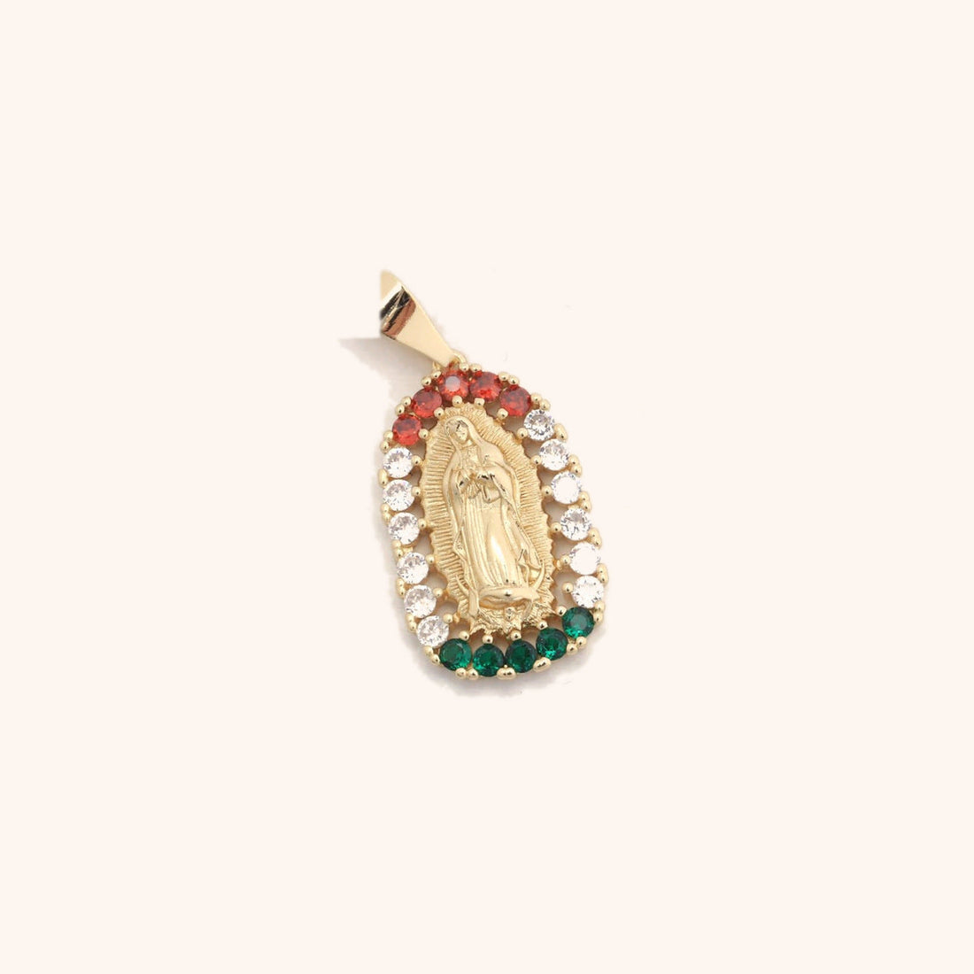 Medalla ovalada de la Virgen de Guadalupe, de tono dorado, con detalles rojos, transparentes y verdes.