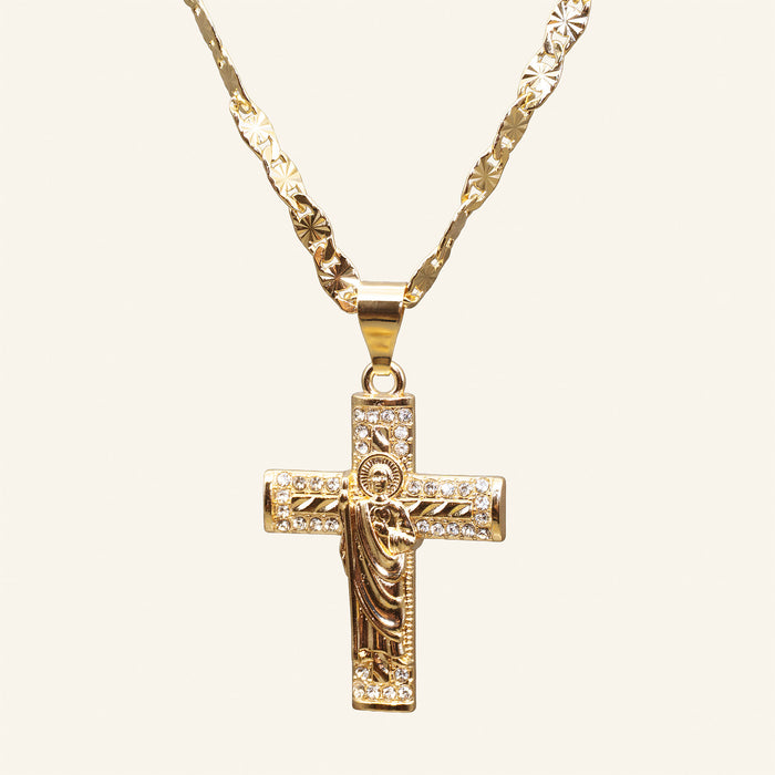 Collar cruz de San Judas Tadeo con circonitas en tono dorado, vista frontal