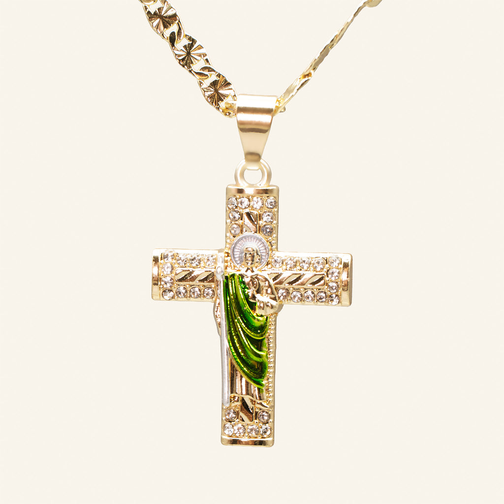 Dije cruz de San Judas Tadeo con circonitas, vista en ángulo