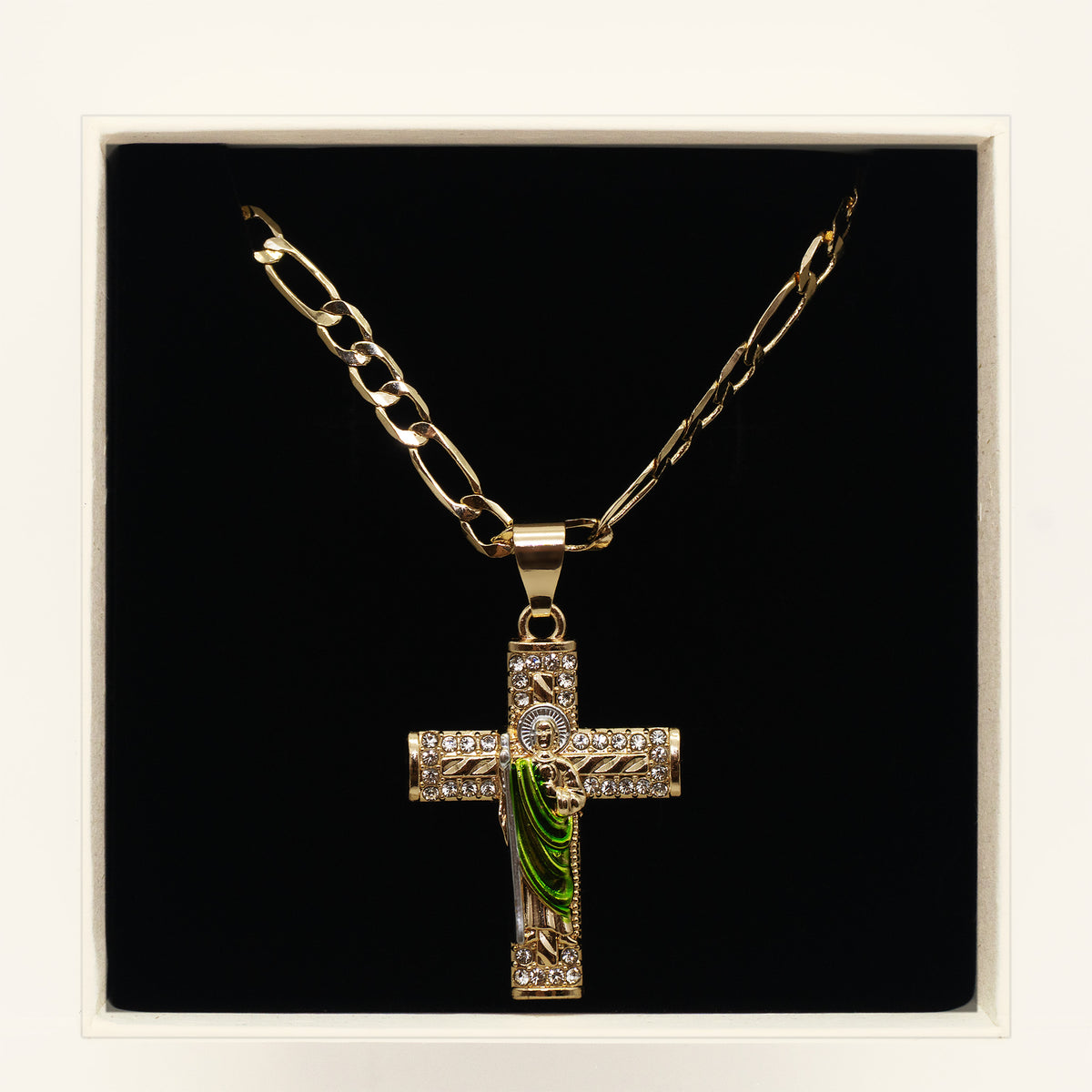Collar cruz de San Judas Tadeo presentado en caja de regalo negra