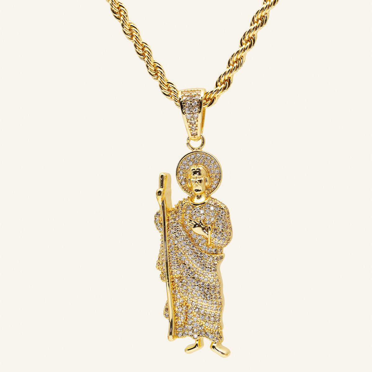 San Judas Tadeo con circonitas blancas en cadena torzal con baño de oro, vista completa del collar