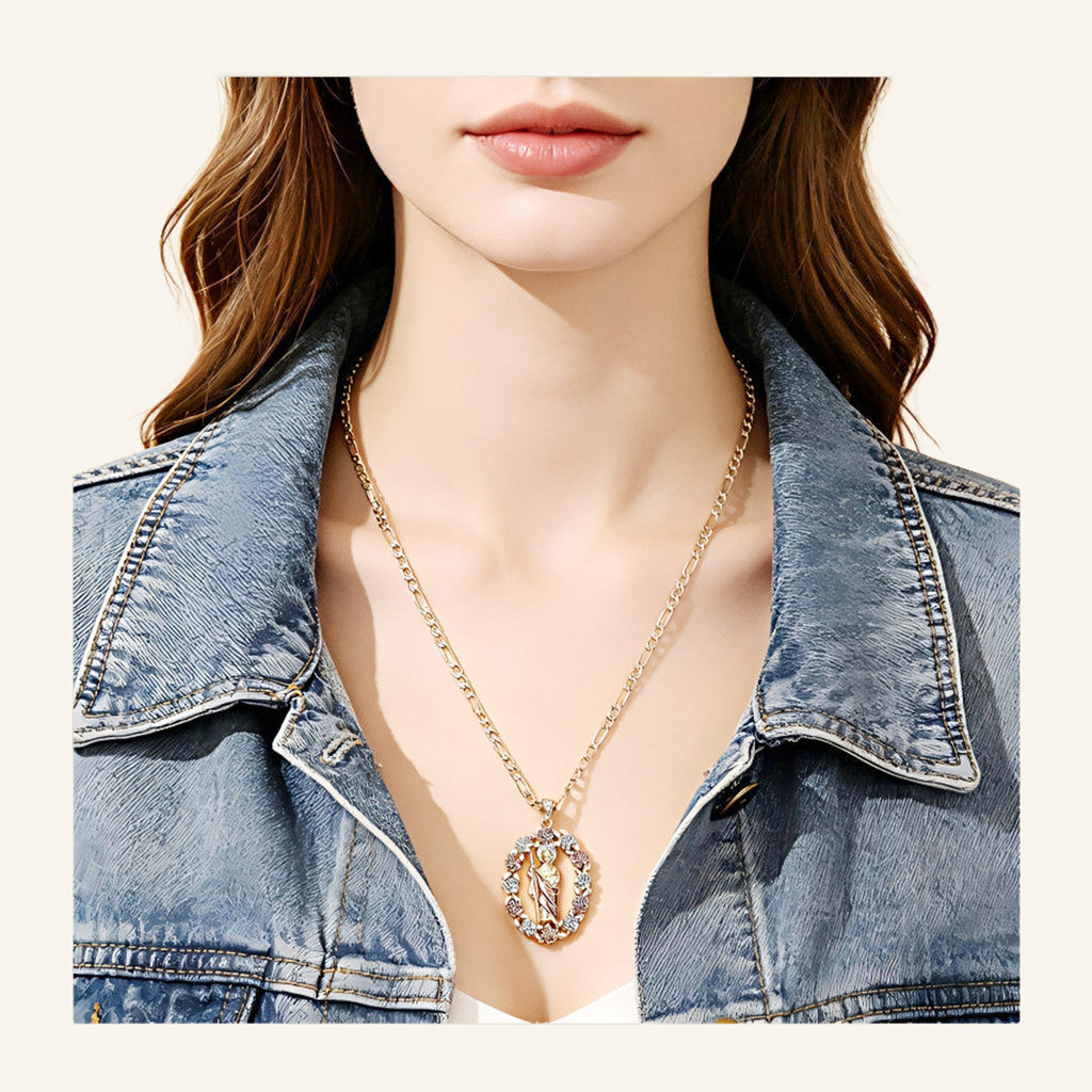 San Judas Tadeo Floral Frame Necklace – Rose & White Flowers, Figaro Chain – 3