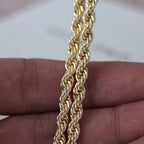 Cadena torzal con baño de oro, de cerca