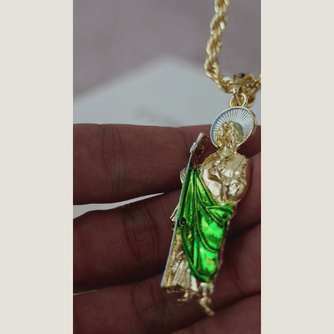 San Judas Tadeo standing figure necklace – green enamel robe, video